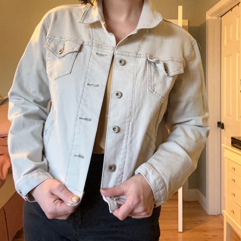 Old school Levi’s—Off-white colored short jean jacket